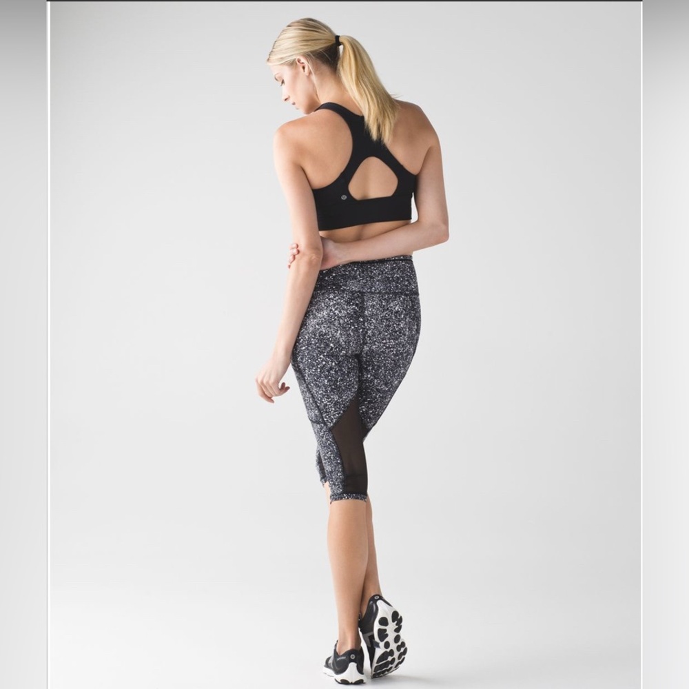 LULULEMON Outrun 17” Crop Black White Splatter Mesh Running Leggings Size 6 - Picture 2 of 12